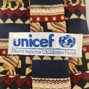 UNICEF Rockefeller Center Novelty Tie Architectural Print‎ Lions Wings Stars 4"